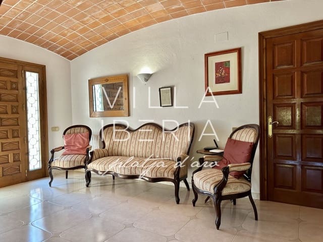 4 slaapkamer Villa te koop in Santa Cristina d'Aro met garage - € 800.000 (Ref: 9865120)