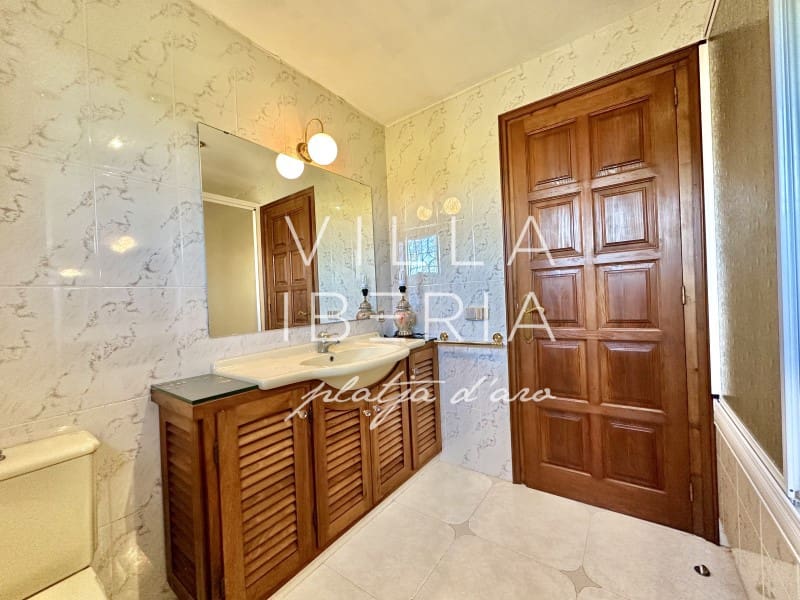 4 slaapkamer Villa te koop in Santa Cristina d'Aro met garage - € 800.000 (Ref: 9865120)