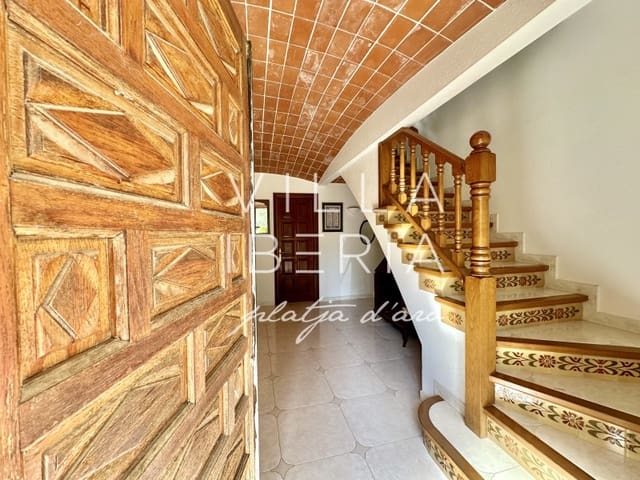 4 slaapkamer Villa te koop in Santa Cristina d'Aro met garage - € 800.000 (Ref: 9865120)