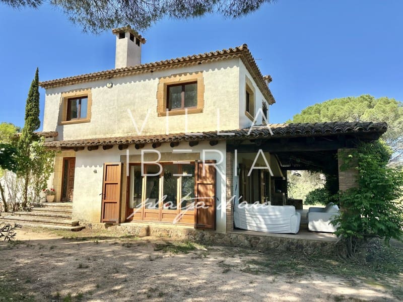 4 slaapkamer Villa te koop in Santa Cristina d'Aro met garage - € 800.000 (Ref: 9865120)