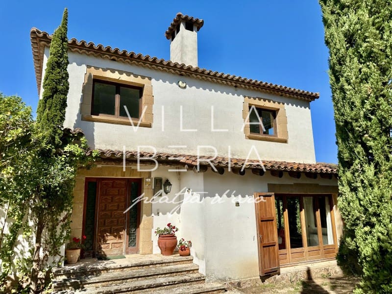 4 slaapkamer Villa te koop in Santa Cristina d'Aro met garage - € 800.000 (Ref: 9865120)