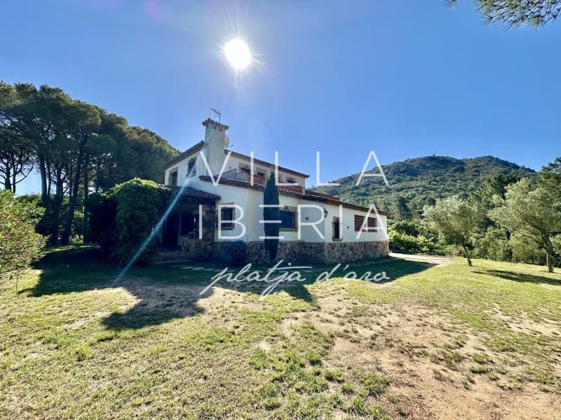 4 slaapkamer Villa te koop in Santa Cristina d'Aro met garage - € 800.000 (Ref: 9865120)