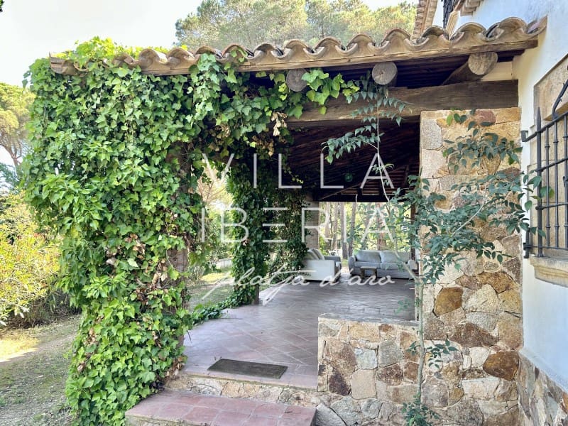 4 slaapkamer Villa te koop in Santa Cristina d'Aro met garage - € 800.000 (Ref: 9865120)