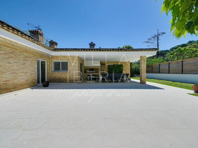 5 bedroom Villa for sale in Santa Cristina d'Aro with pool garage - € 1,230,000 (Ref: 9865121)