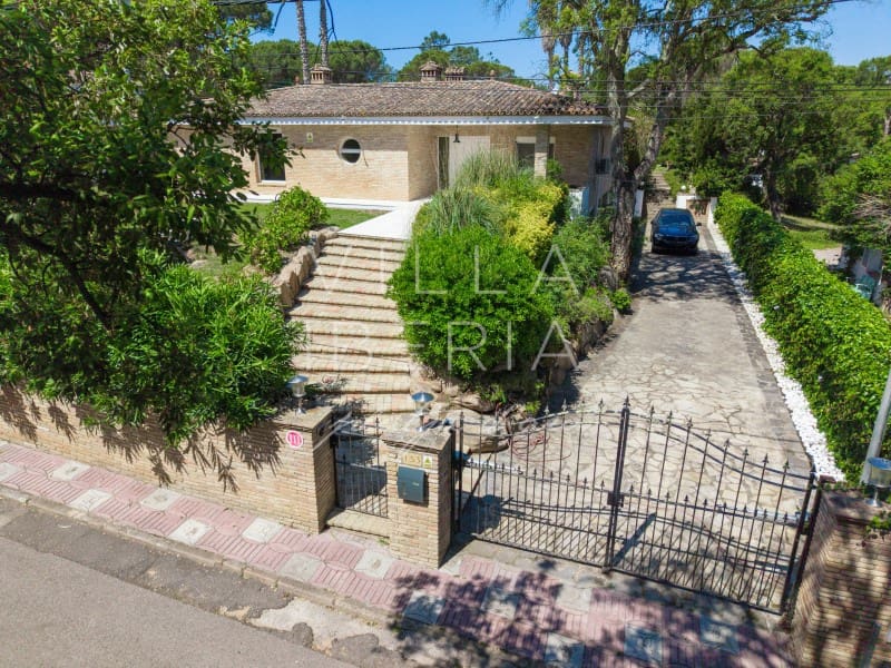 5 bedroom Villa for sale in Santa Cristina d'Aro with pool garage - € 1,230,000 (Ref: 9865121)