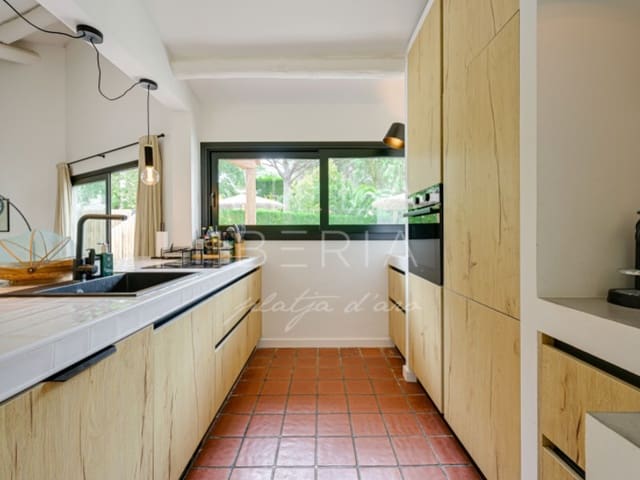 4 quarto Moradia para venda em Santa Cristina d'Aro com piscina garagem - 895 000 € (Ref: 9900618)