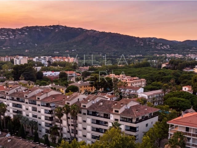 5 chambre Appartement à vendre à Platja d'Aro, Castell-Platja d'Aro avec piscine garage - 2 000 000 € (Ref: 9955108)