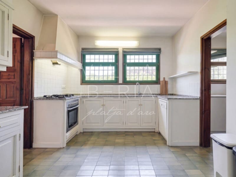 4 soverom Villa til salgs i Santa Cristina d'Aro med svømmebasseng garasje - € 899 000 (Ref: 9975266)