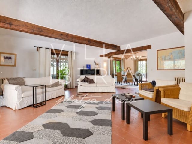 4 soverom Villa til salgs i Santa Cristina d'Aro med svømmebasseng garasje - € 899 000 (Ref: 9975266)