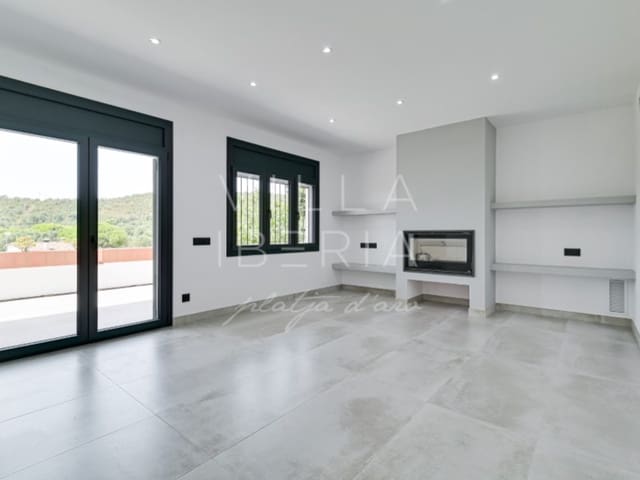 5 soverom Villa til salgs i Platja d'Aro, Castell-Platja d'Aro med svømmebasseng garasje - € 945 000 (Ref: 9994172)
