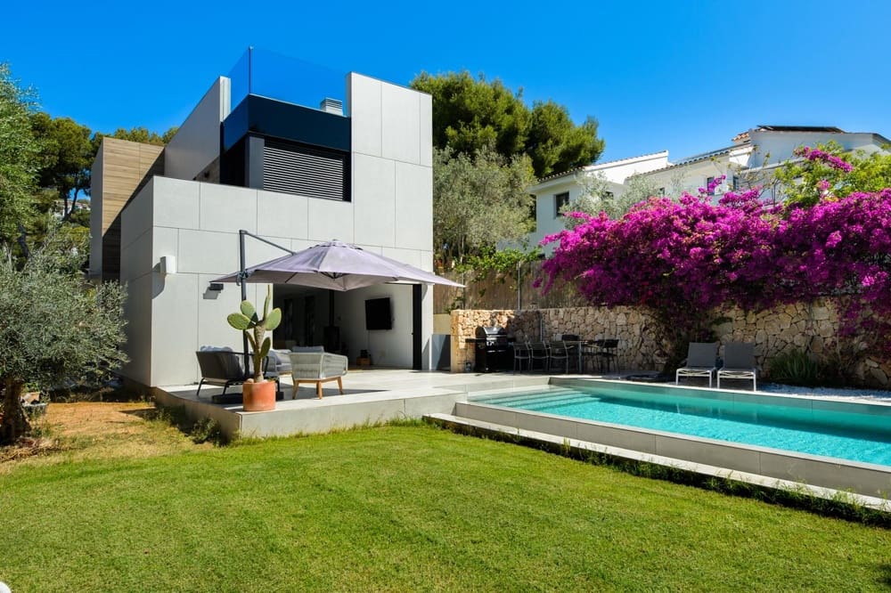 4 soveværelse Villa til salg i Bendinat med swimmingpool garage - € 5.400.000 (Ref: 10023126)