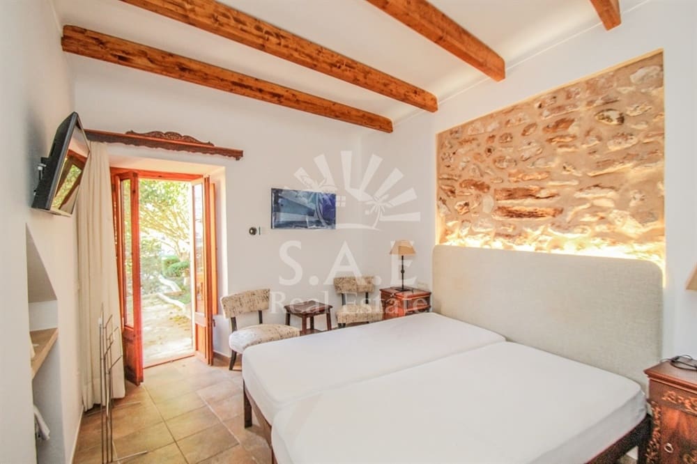 13 soveværelse Hotel til salg i Ses Salines - € 6.500.000 (Ref: 7388453)