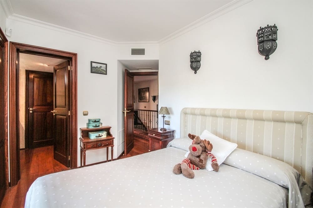 7 soveværelse Byhus til salg i Bendinat - € 7.500.000 (Ref: 8420537)