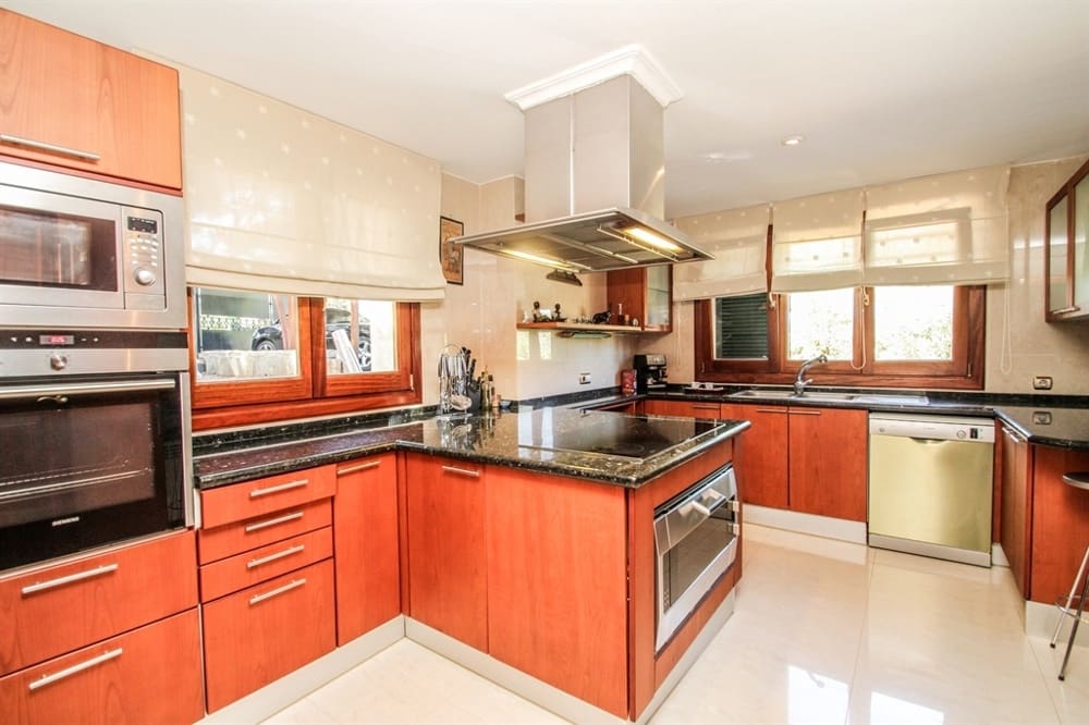 7 soveværelse Byhus til salg i Bendinat - € 7.500.000 (Ref: 8420537)