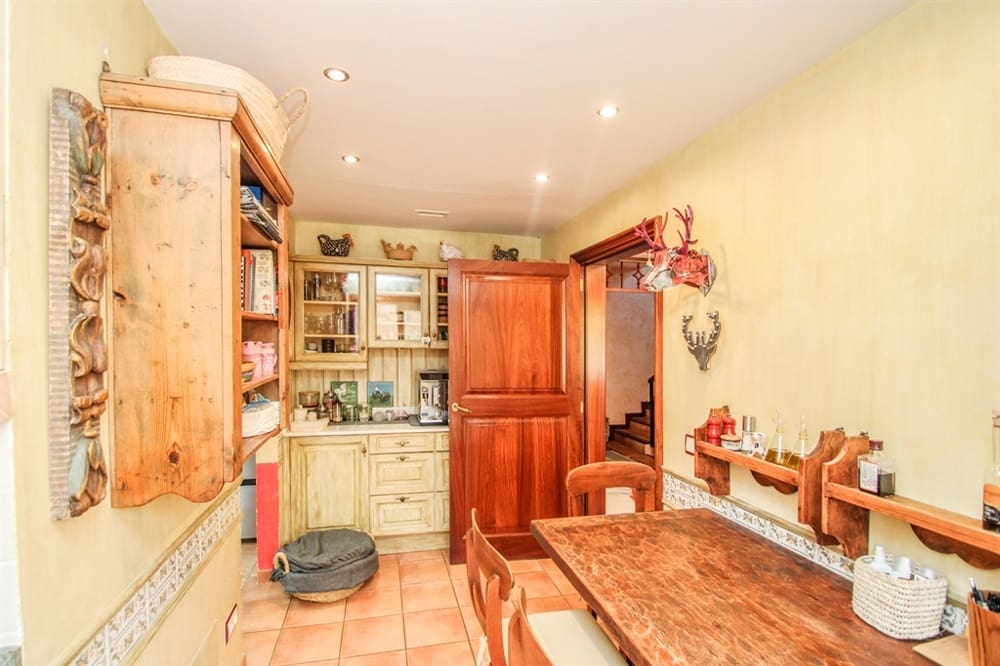 7 soveværelse Byhus til salg i Bendinat - € 7.500.000 (Ref: 8420537)