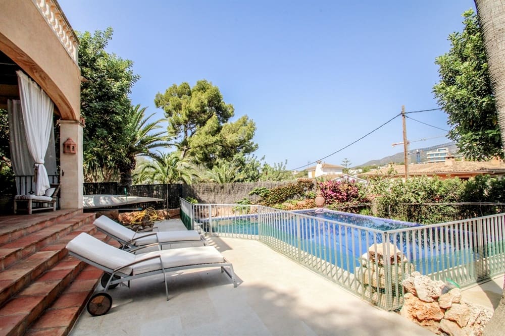 7 soveværelse Byhus til salg i Bendinat - € 7.500.000 (Ref: 8420537)