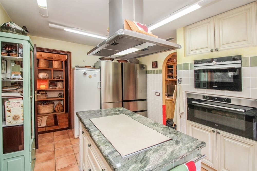 7 soveværelse Byhus til salg i Bendinat - € 7.500.000 (Ref: 8420537)