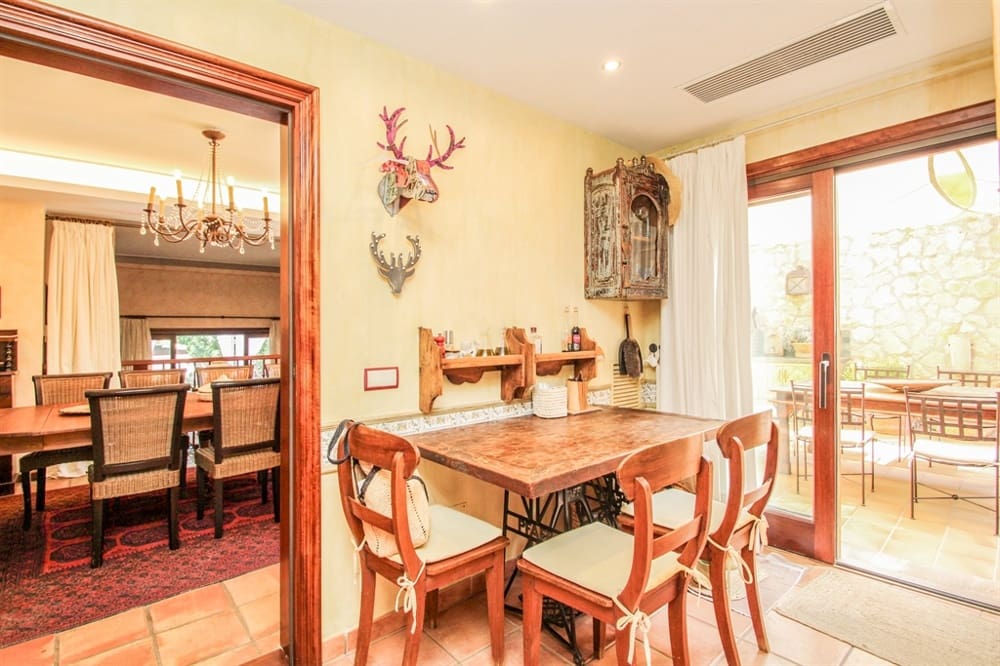 7 soveværelse Byhus til salg i Bendinat - € 7.500.000 (Ref: 8420537)