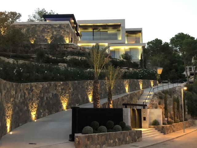6 bedroom Villa for sale in Puerto de Andratx, Andratx with pool garage - € 11,800,000 (Ref: 8813514)