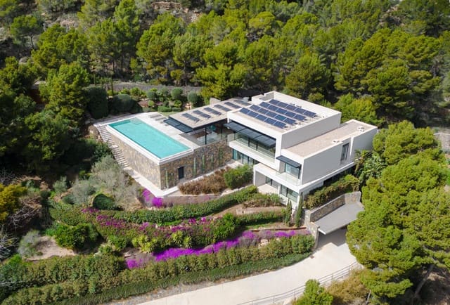 6 bedroom Villa for sale in Puerto de Andratx, Andratx with pool garage - € 11,800,000 (Ref: 8813514)