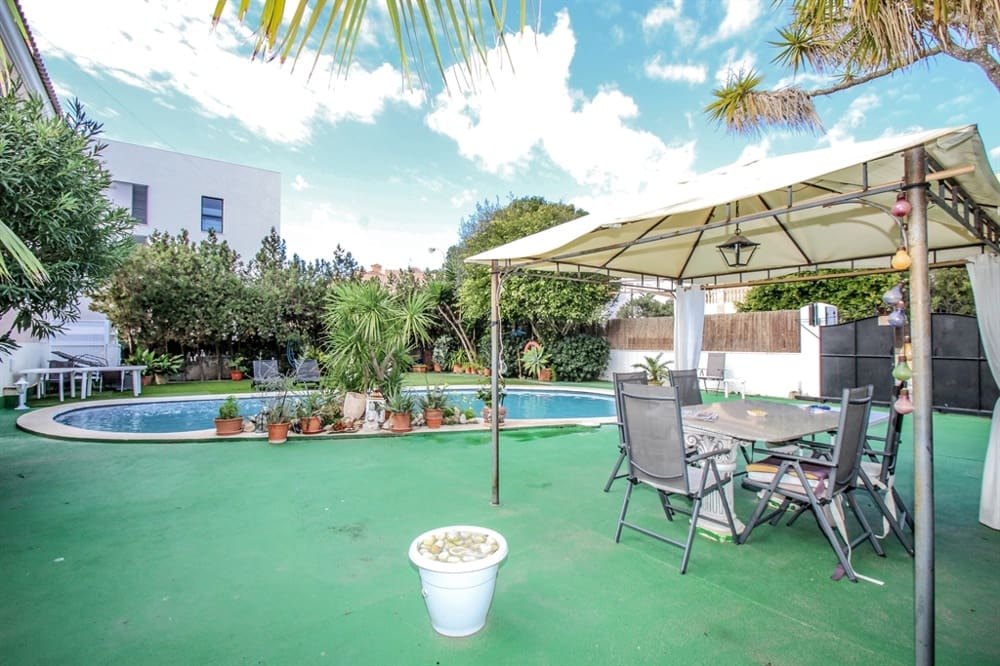 8 soveværelse Byhus til salg i Cala Ratjada - € 990.000 (Ref: 8846702)