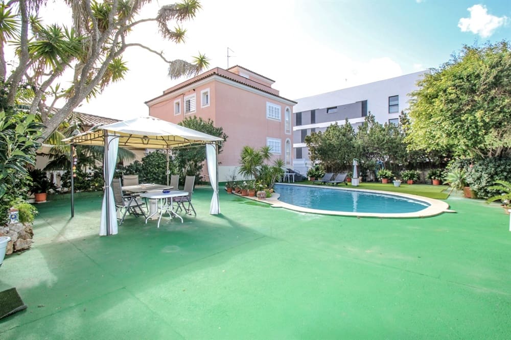 8 soveværelse Byhus til salg i Cala Ratjada - € 990.000 (Ref: 8846702)
