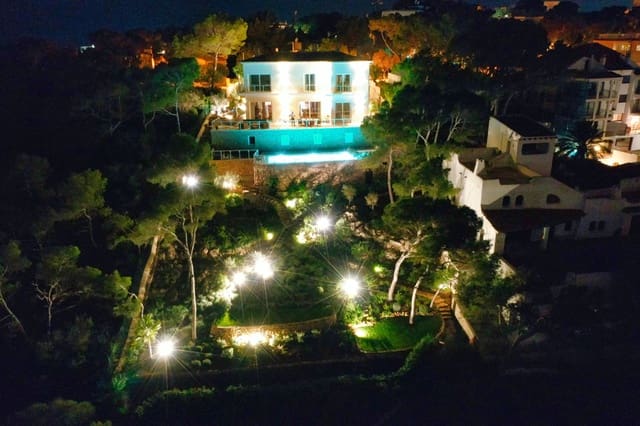 4 soveværelse Villa til salg i Palmanova, Calvià - € 7.900.000 (Ref: 8857803)