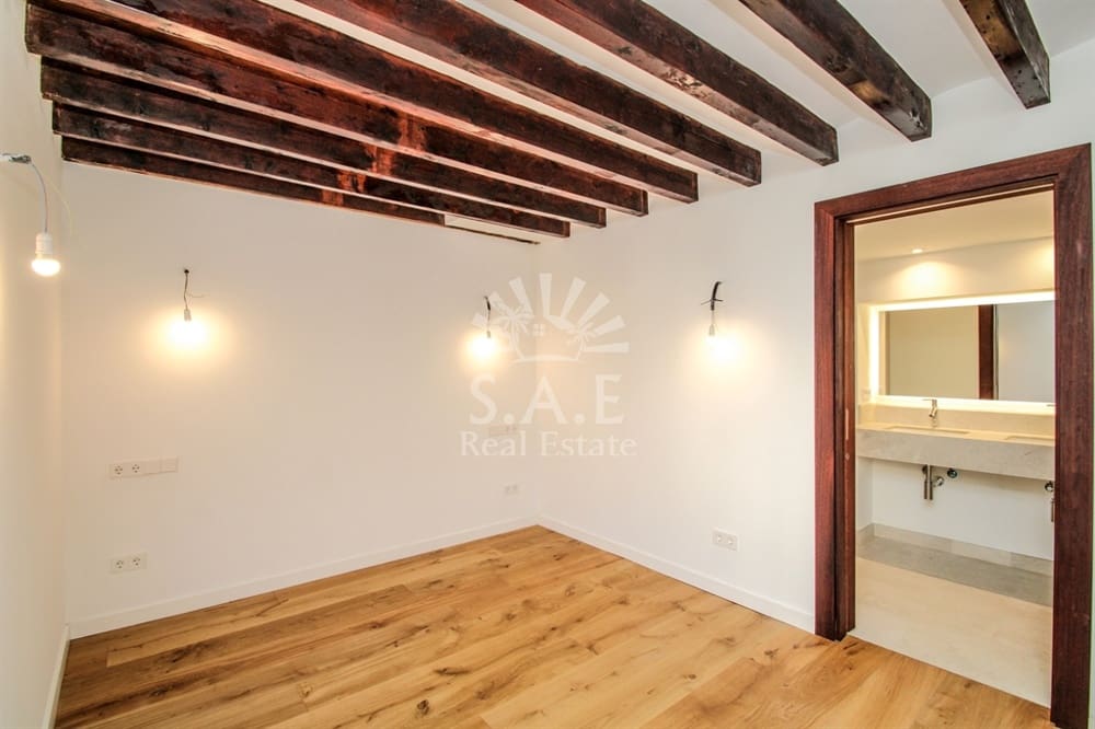 2 bedroom Flat for sale in Palma de Mallorca - € 1,235,000 (Ref: 9409767)