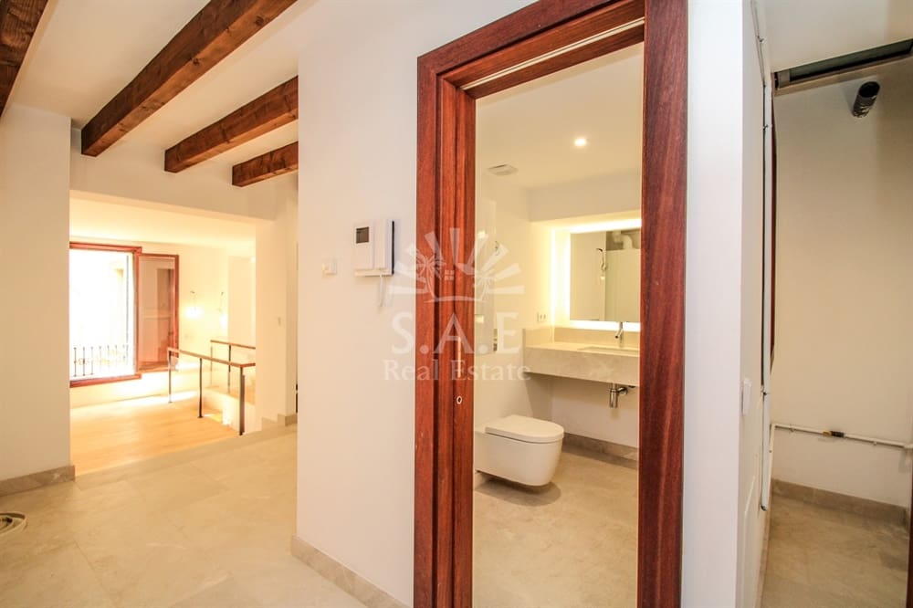 2 bedroom Flat for sale in Palma de Mallorca - € 1,235,000 (Ref: 9409767)