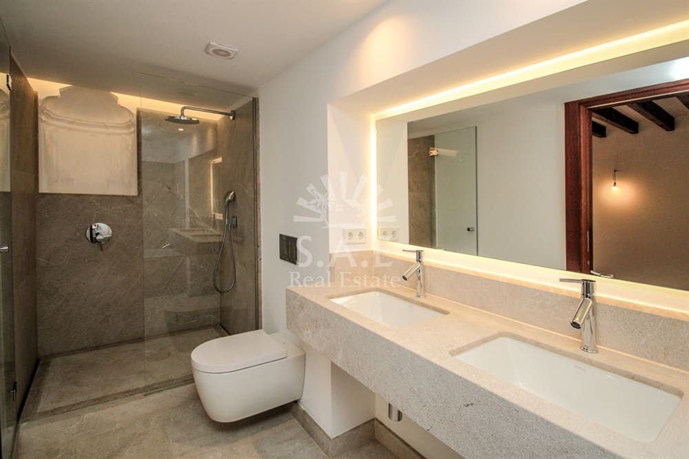 2 bedroom Flat for sale in Palma de Mallorca - € 1,235,000 (Ref: 9409767)