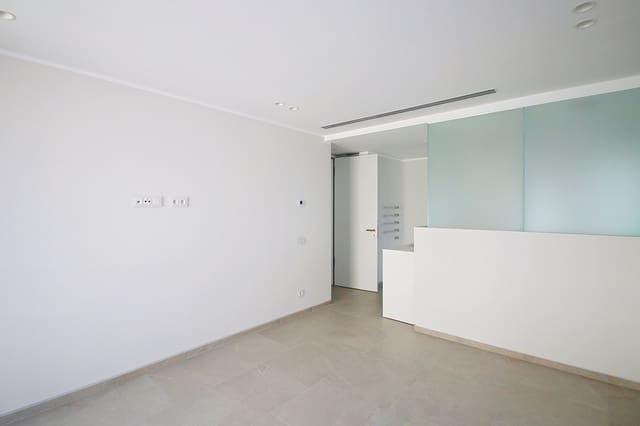 3 bedroom Flat for sale in Cort, Palma de Mallorca - € 2,890,000 (Ref: 9511401)