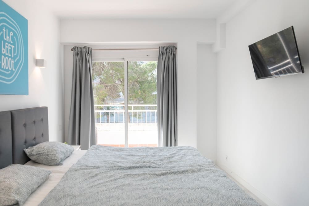 24 Zimmer Hotel zu verkaufen in L'Arenal / S'Arenal - 3.950.000 € (Ref: 9529020)