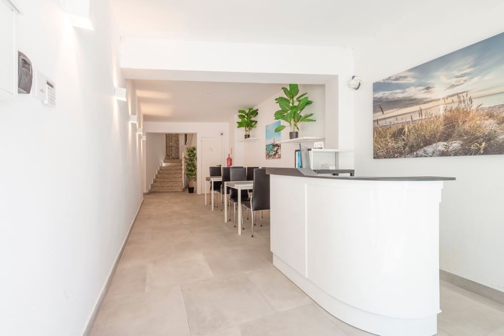 24 Zimmer Hotel zu verkaufen in L'Arenal / S'Arenal - 3.950.000 € (Ref: 9529020)