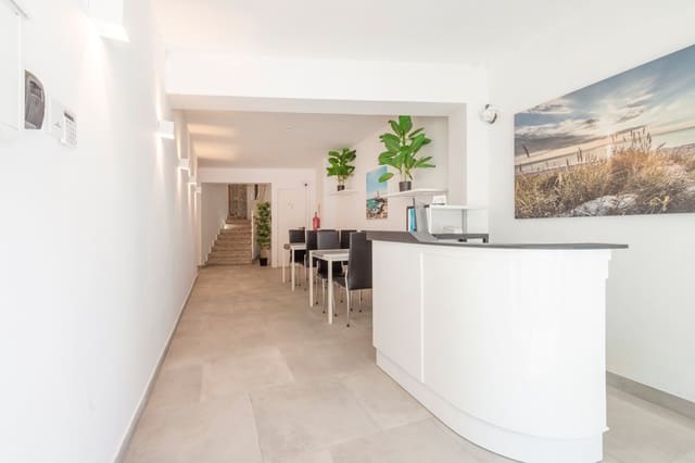 24 makuuhuone Hotelli myytävänä paikassa Llucmajor - 3 950 000 € (Ref: 9529020)