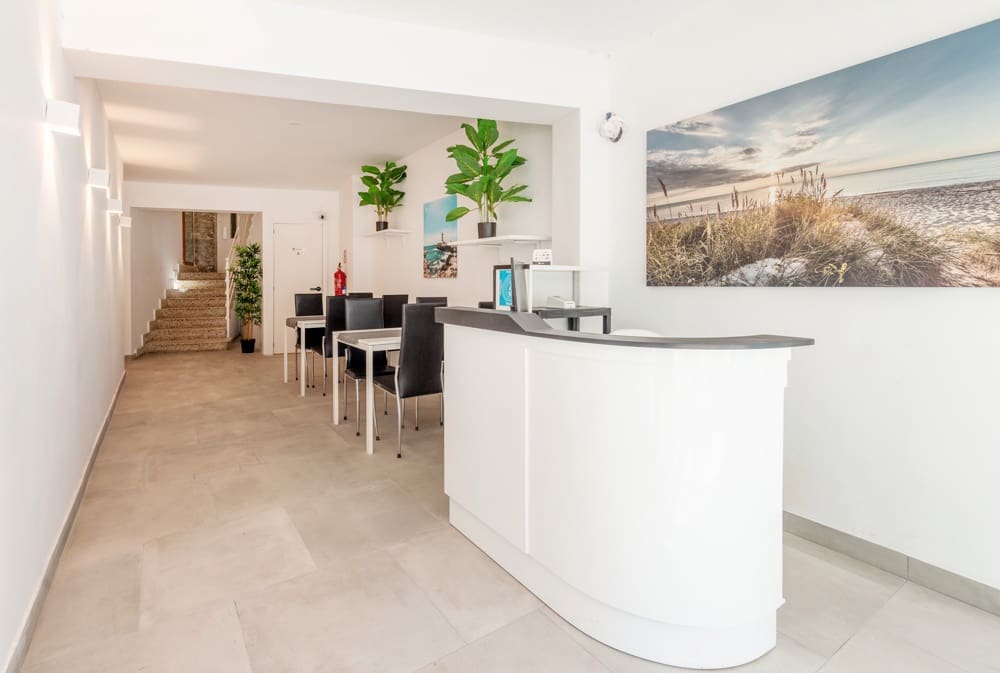 24 Zimmer Hotel zu verkaufen in L'Arenal / S'Arenal - 3.950.000 € (Ref: 9529020)