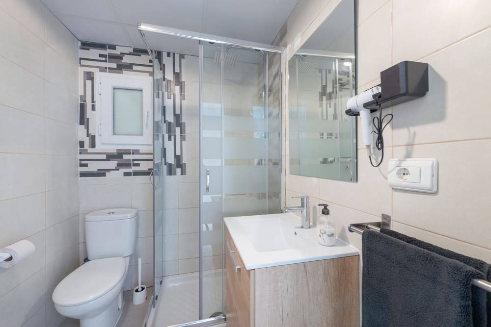 24 Zimmer Hotel zu verkaufen in L'Arenal / S'Arenal - 3.950.000 € (Ref: 9529020)