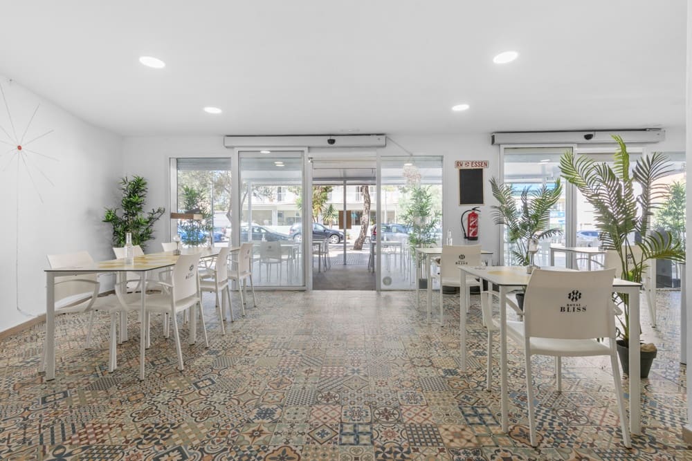 24 Zimmer Hotel zu verkaufen in L'Arenal / S'Arenal - 3.950.000 € (Ref: 9529020)