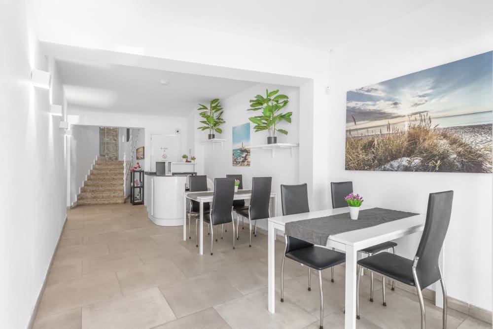 24 Zimmer Hotel zu verkaufen in L'Arenal / S'Arenal - 3.950.000 € (Ref: 9529020)