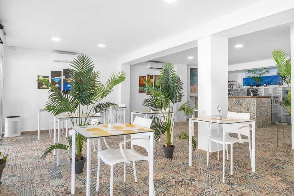 24 Zimmer Hotel zu verkaufen in L'Arenal / S'Arenal - 3.950.000 € (Ref: 9529020)