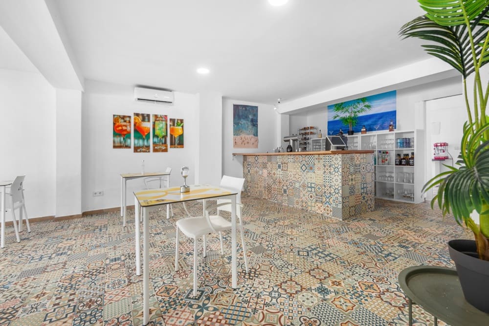 24 Zimmer Hotel zu verkaufen in L'Arenal / S'Arenal - 3.950.000 € (Ref: 9529020)