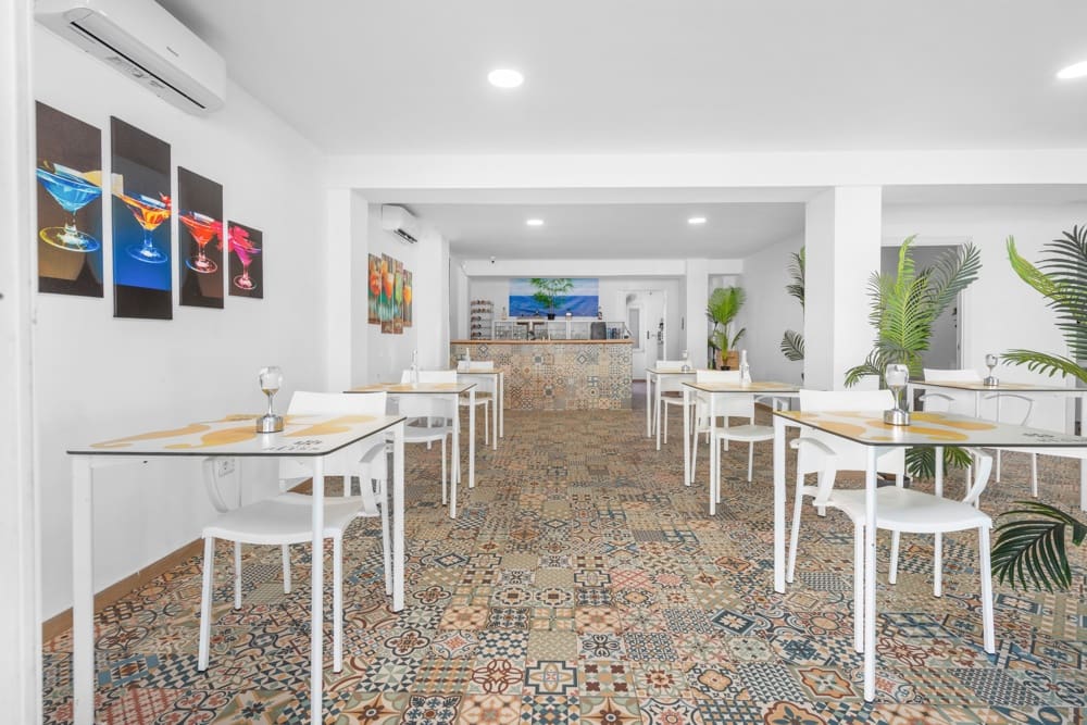 24 Zimmer Hotel zu verkaufen in L'Arenal / S'Arenal - 3.950.000 € (Ref: 9529020)