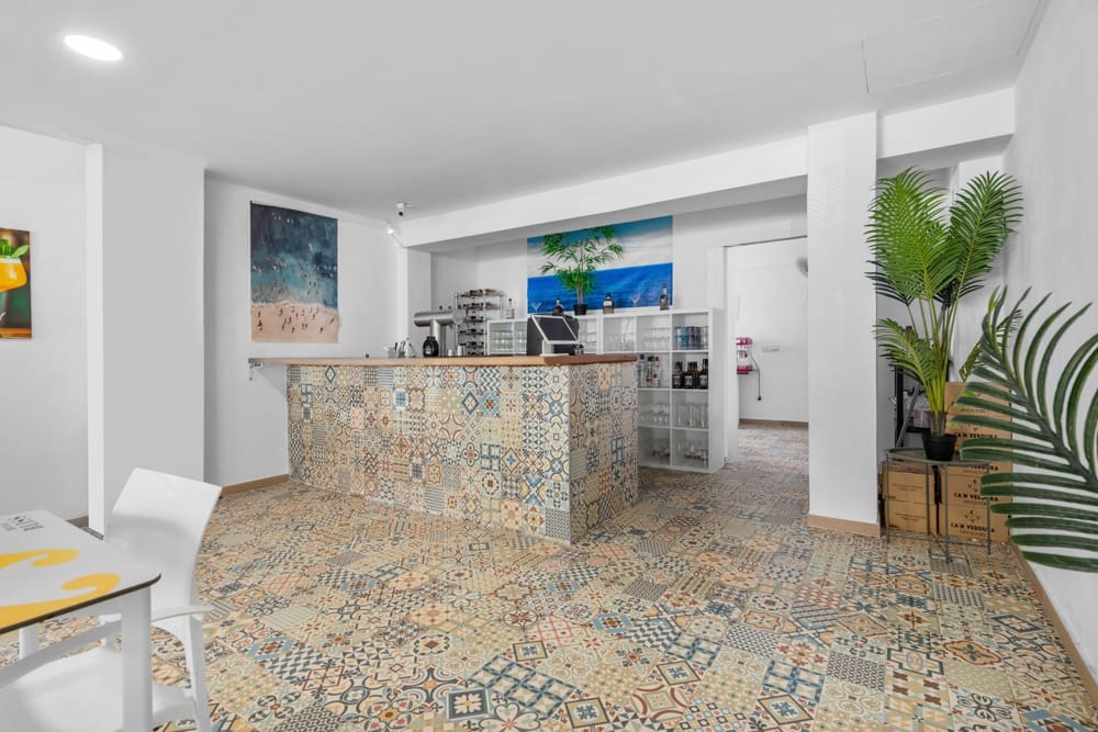 24 Zimmer Hotel zu verkaufen in L'Arenal / S'Arenal - 3.950.000 € (Ref: 9529020)