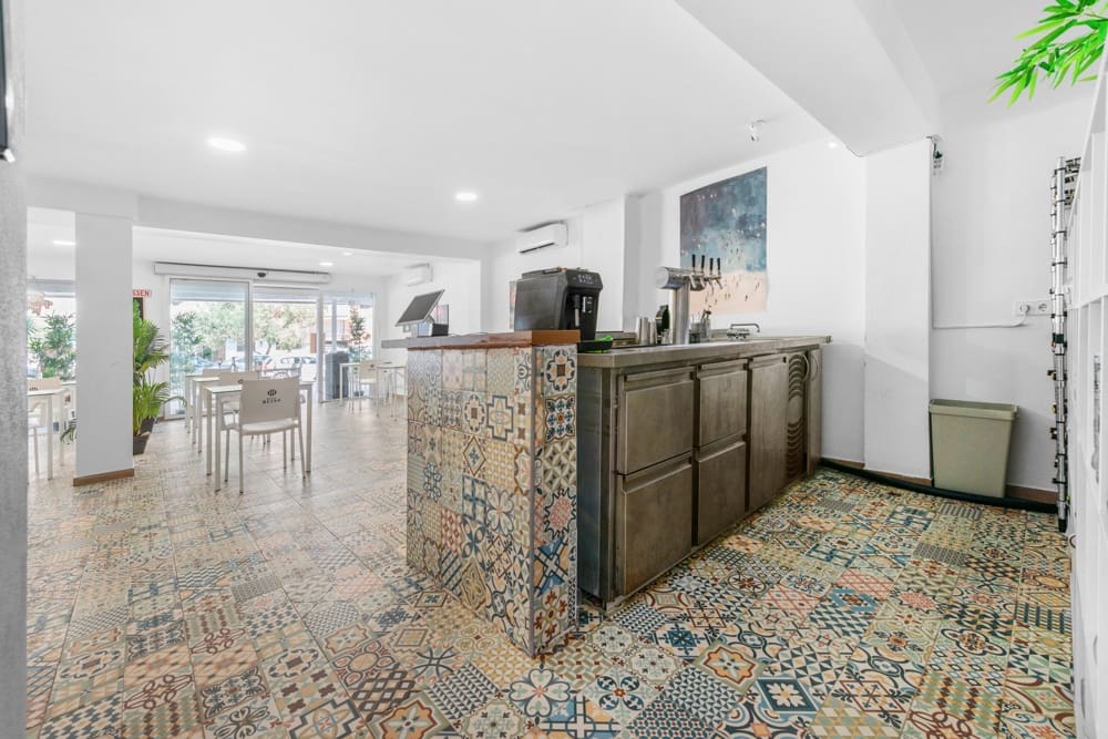 24 Zimmer Hotel zu verkaufen in L'Arenal / S'Arenal - 3.950.000 € (Ref: 9529020)