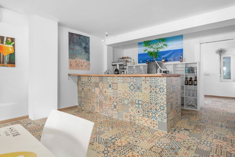 24 Zimmer Hotel zu verkaufen in L'Arenal / S'Arenal - 3.950.000 € (Ref: 9529020)