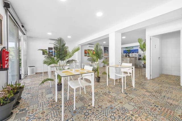 24 makuuhuone Hotelli myytävänä paikassa Llucmajor - 3 950 000 € (Ref: 9529020)