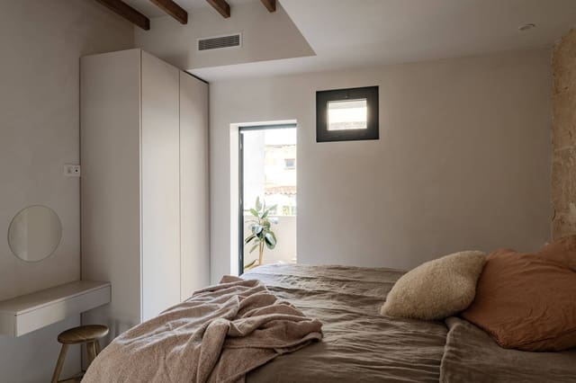 2 bedroom Flat for sale in Son Armadans, Palma de Mallorca - € 590,000 (Ref: 9544033)