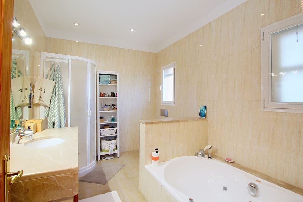 5 soveværelse Villa til salg i Badia Blava - € 1.295.000 (Ref: 9665525)