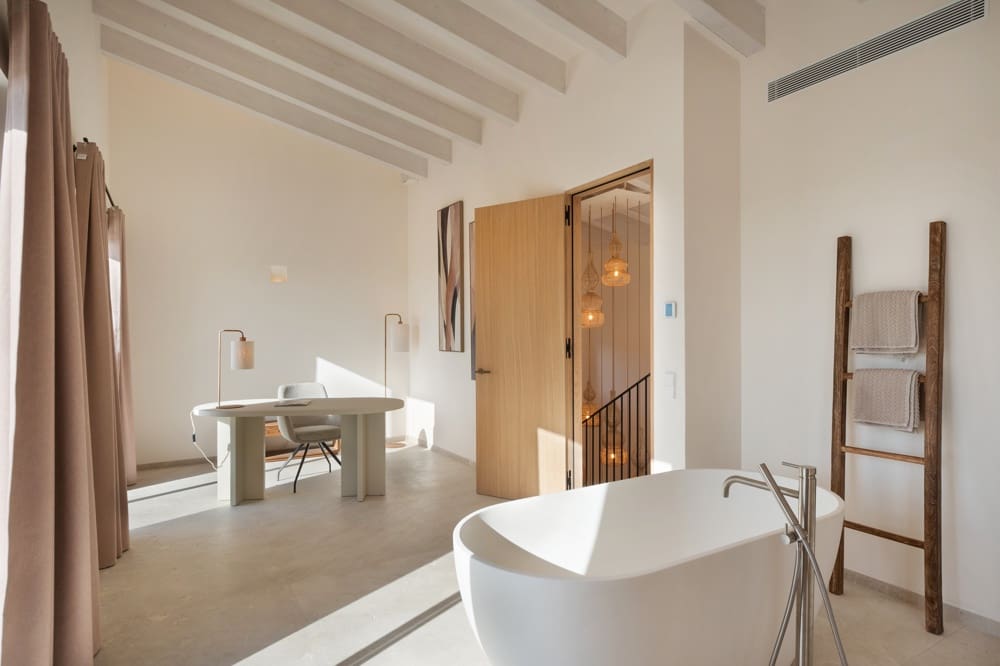 4 bedroom Villa for sale in Santanyi - € 3,900,000 (Ref: 9675097)