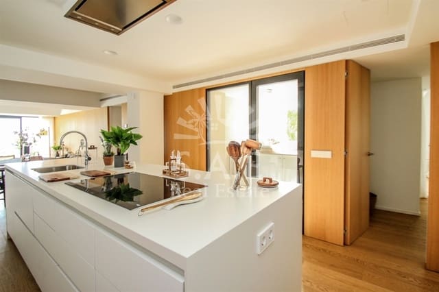 2 bedroom Flat for sale in Santa Catalina, Palma de Mallorca - € 1,200,000 (Ref: 9699800)