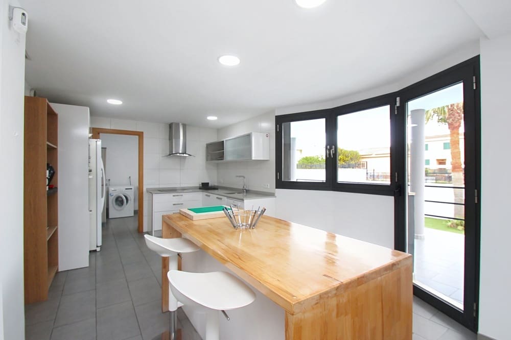 7 bedroom Villa for sale in Can Pastilla - € 1,600,000 (Ref: 9789423)